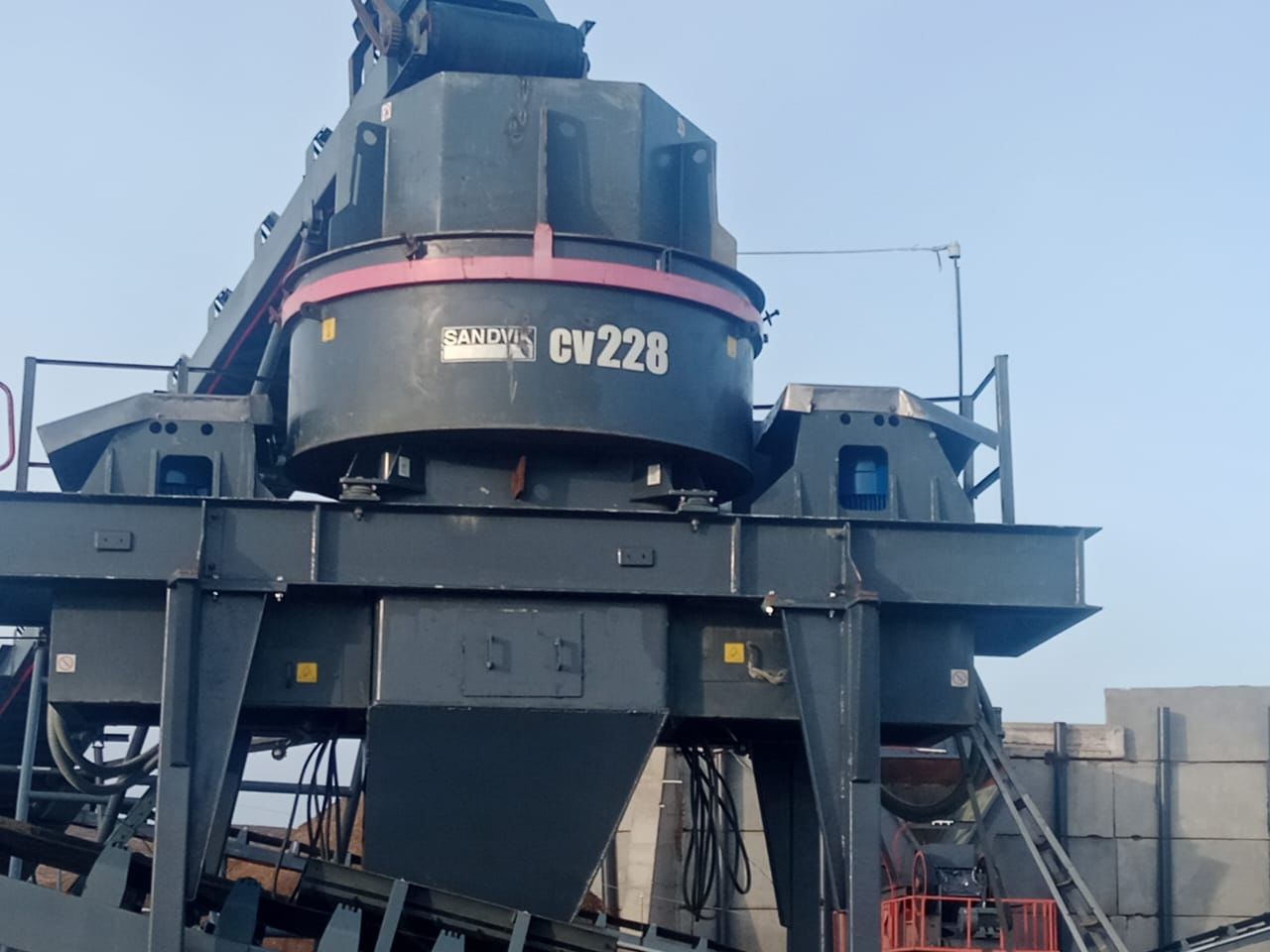 Дробильно-сортировочный комплекс Sandvik на карьере HKC